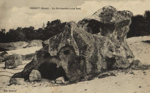 Le rocher à la grotte