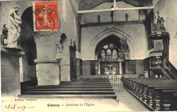 L'intérieur et la chaire