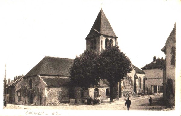 Avec le Monument aux Morts