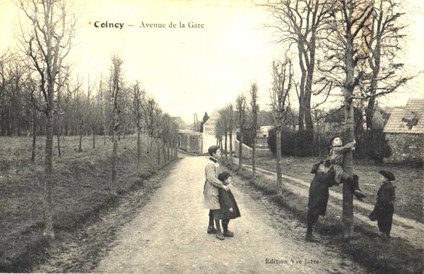 Les enfants avenue de la gare