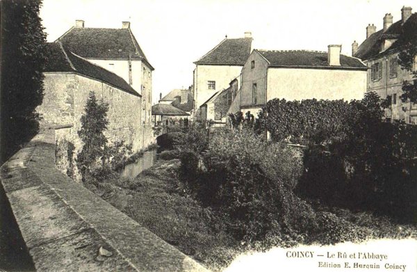Le rû et l'Abbaye